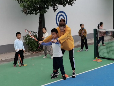 怀鲁小学:将网球教学放进体育课